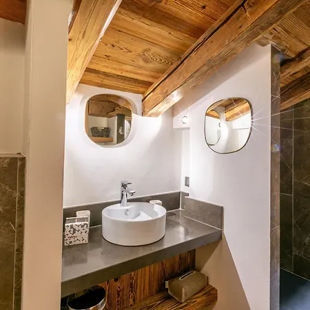 Duplex De Luxe à Avec Jacuzzi Et Hammam - Fr-1-694-357 Appartement